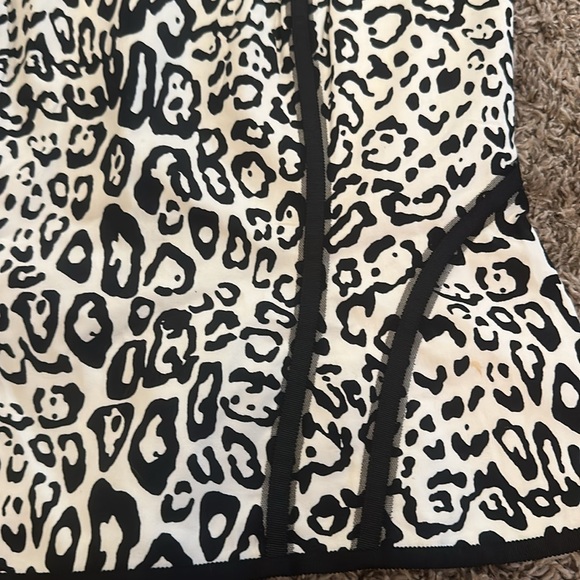 White House black market white and black cheetah print top k - Picture 2 of 7